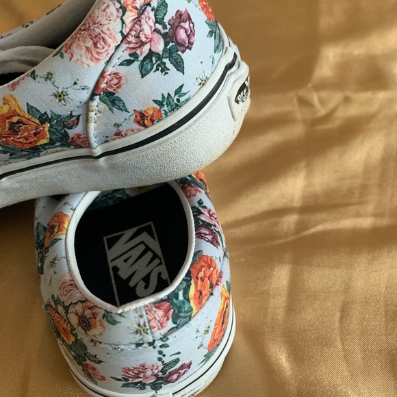 Floral Vans. Super cute. Purchased last year at an outlet in Gatlinburg, TN. - Picture 9 of 9